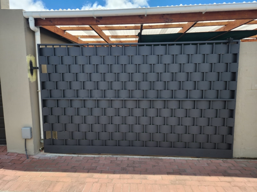 To Let 2 Bedroom Property for Rent in Strand South Western Cape